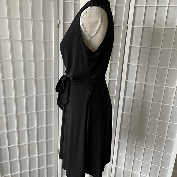 Elegant yet Simple Black Cocktail Dress - Picture 2 of 8